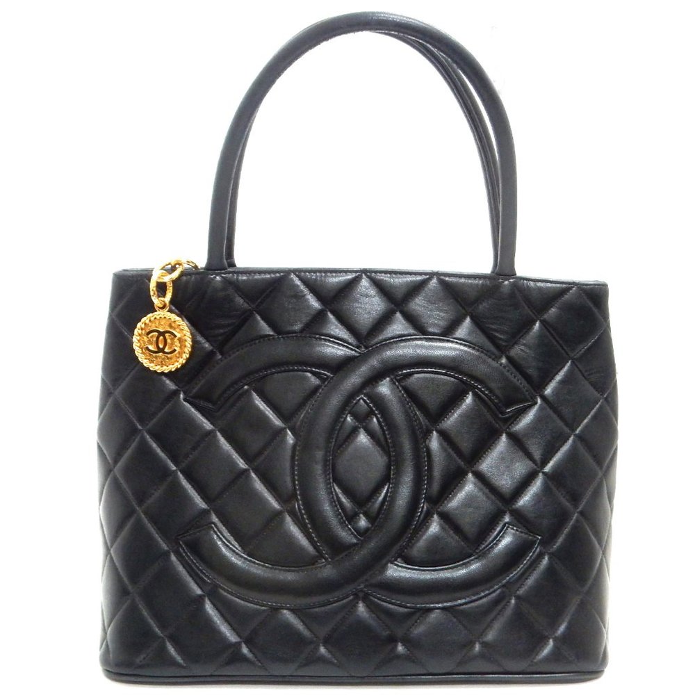 MUST SEE! CHANEL BLACK LAMB SKIN SHOULDER BAG! - Picture 2 of 12